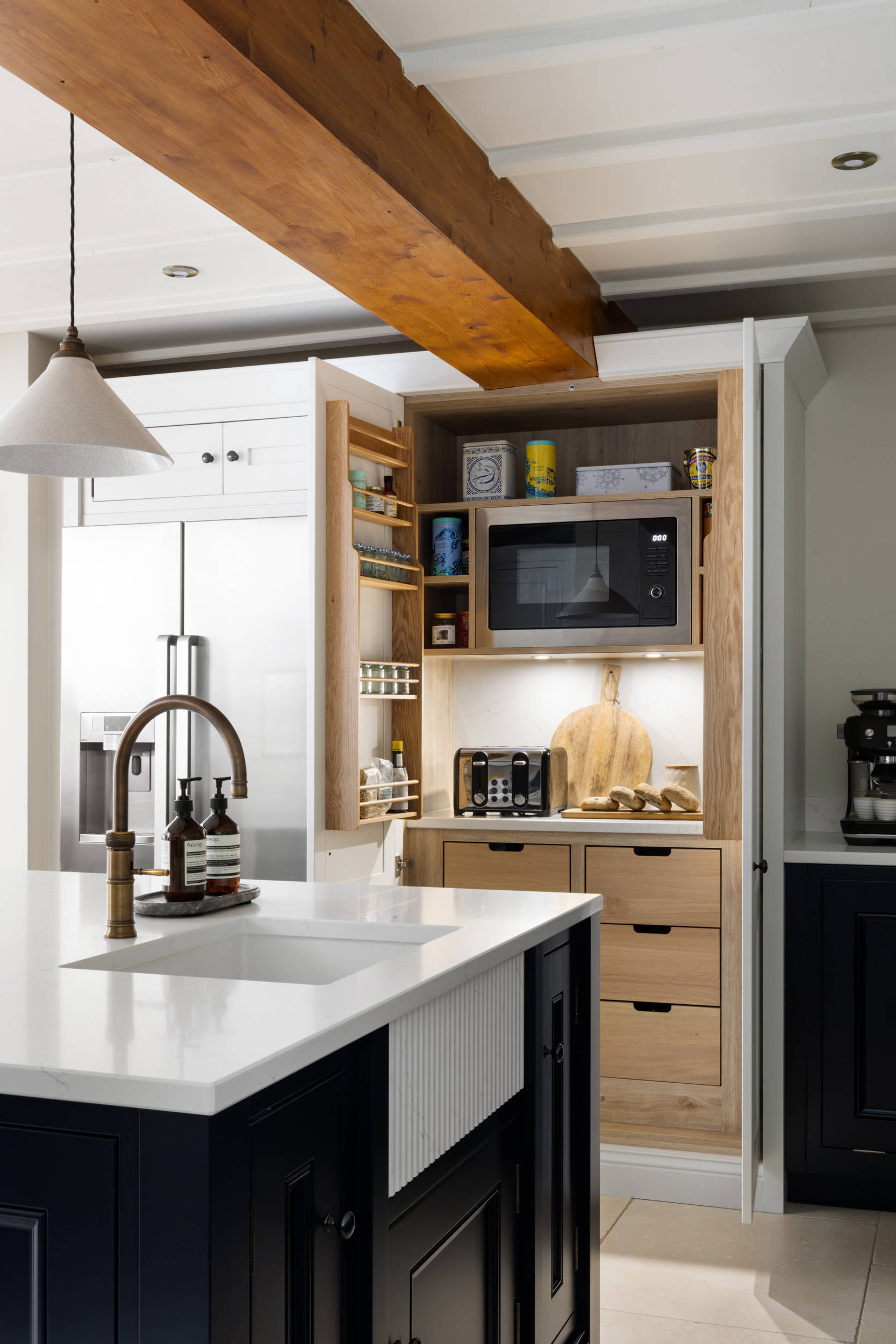 1909 Half Pencil & Scalloped in Porcelain & Carbon