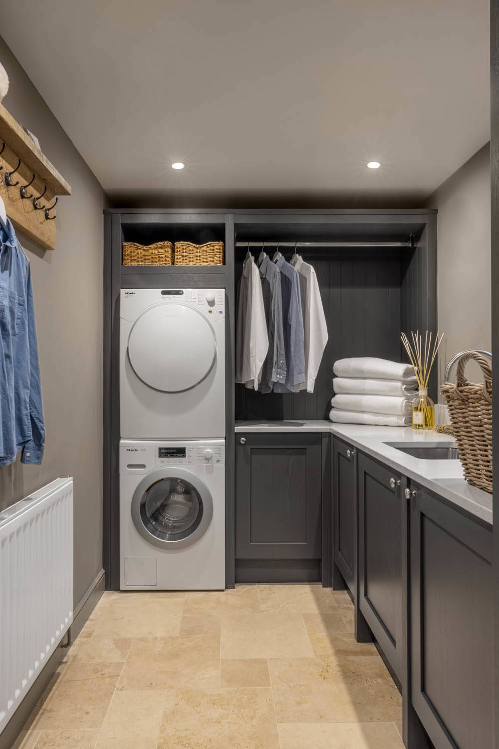 Mornington Shaker in Graphite 