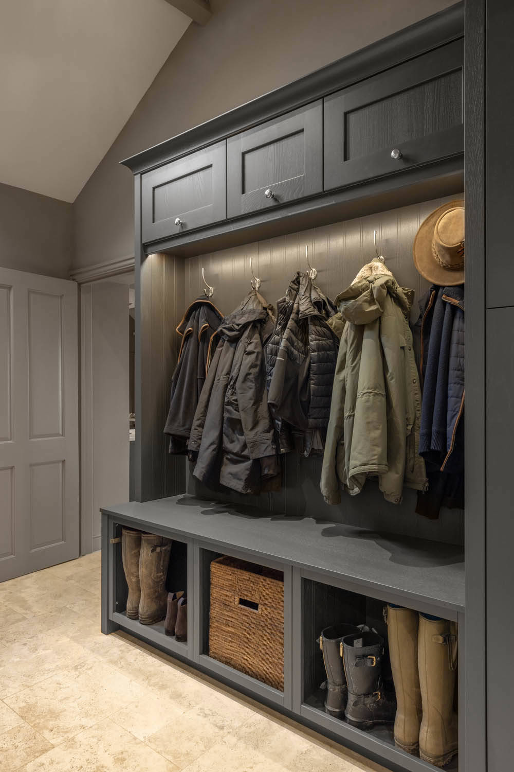 Mornington Shaker in Graphite 