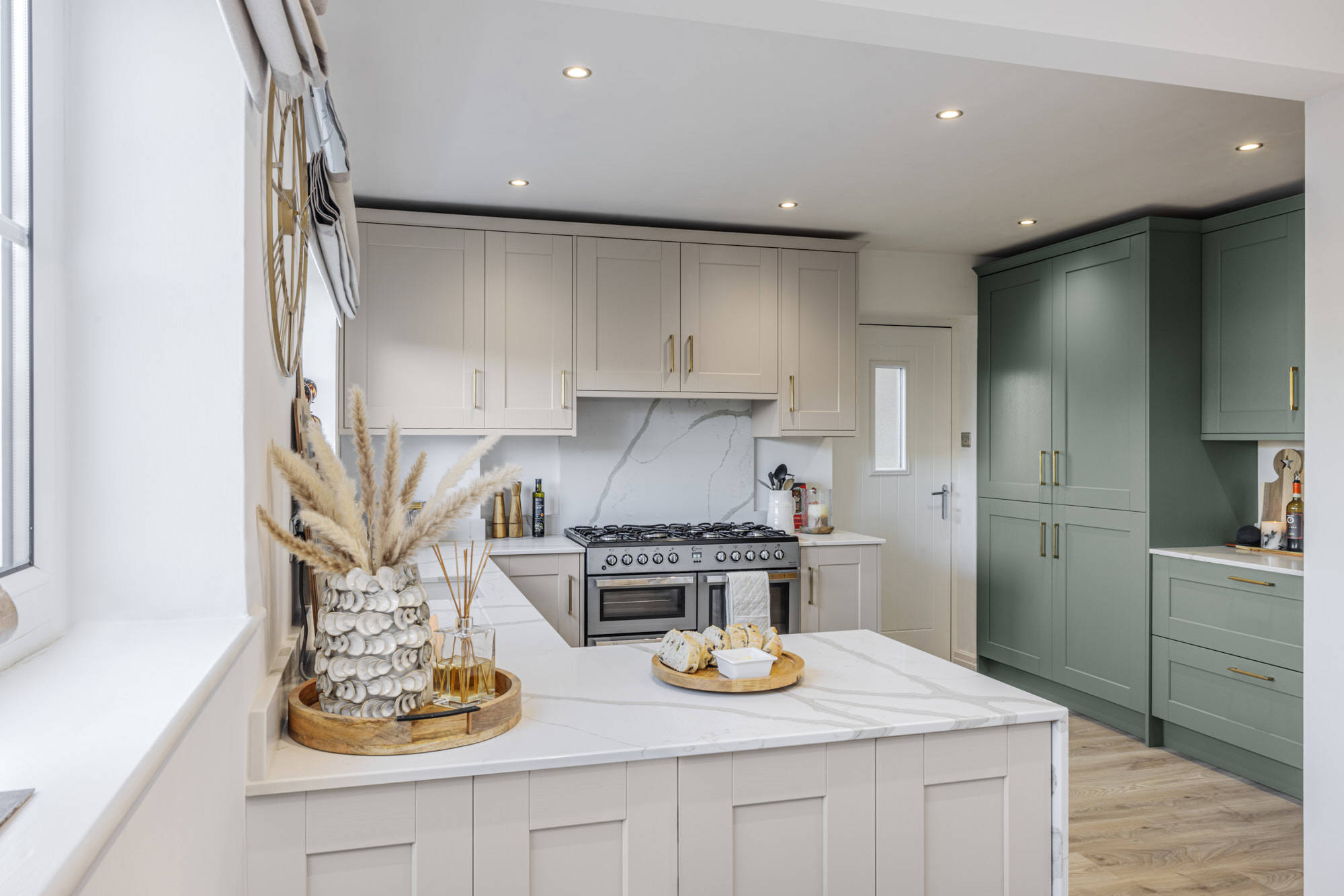 Belsay Woodgrain in Cashmere & Reed Green