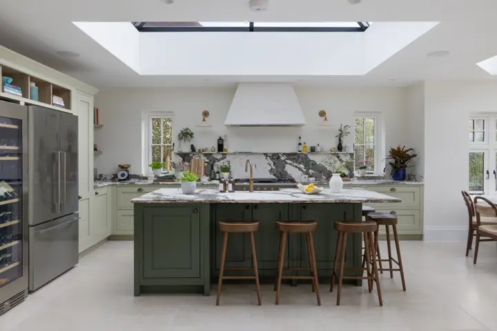 1909 Ovolo in Sage, Regents Green & Porcelain