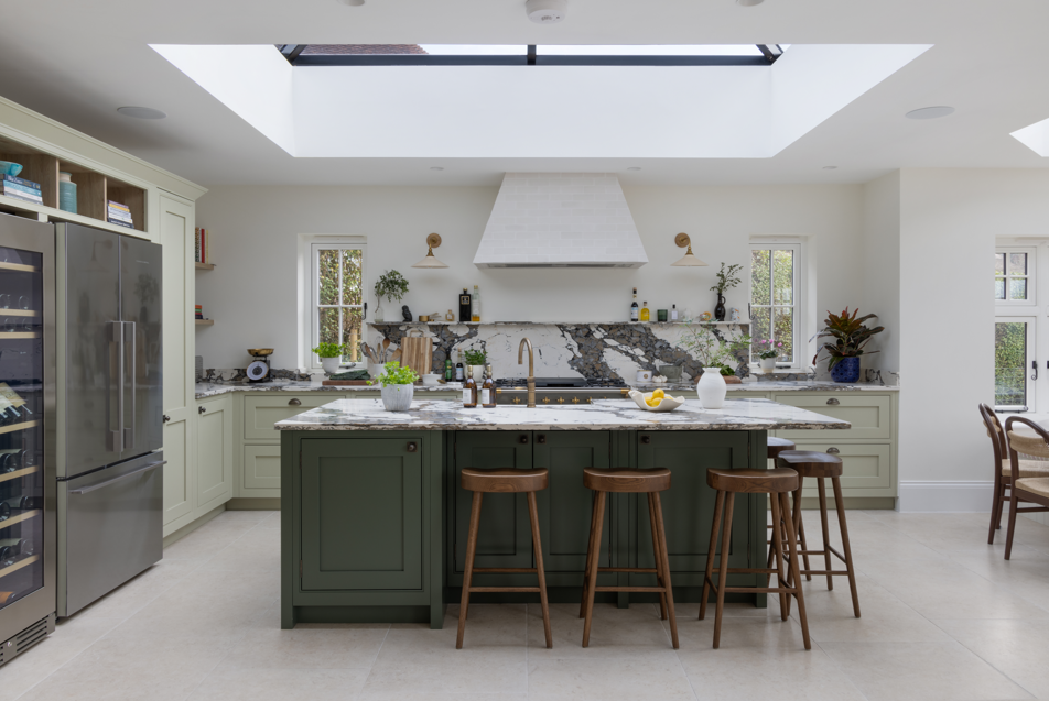 1909 Ovolo in Sage, Regents Green & Porcelain