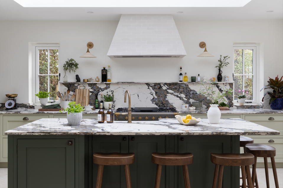 1909 Ovolo in Sage, Regents Green & Porcelain