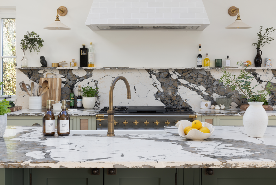 1909 Ovolo in Sage, Regents Green & Porcelain