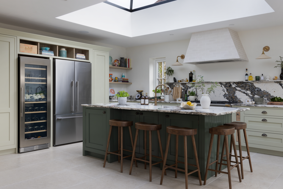 1909 Ovolo in Sage, Regents Green & Porcelain