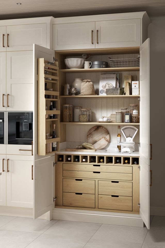 5 Reasons to Get a Cook's Pantry in Your Kitchen 