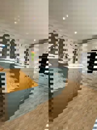 Mornington Shaker Regiment & Porcelain