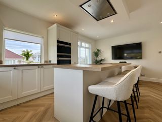 Belsay Beaded Porcelain