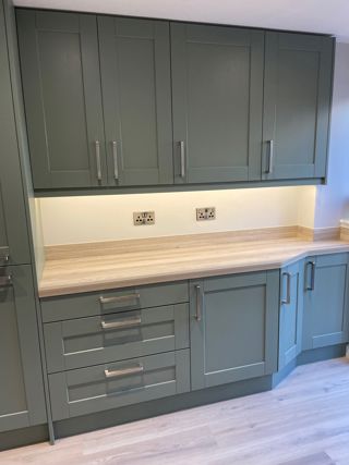 Belsay Woodgrain Dove Grey and Reed Green